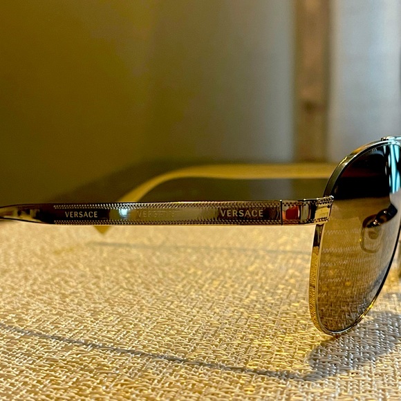 Authentic Versace Aviator Sunglasses (Unisex) - Picture 3 of 5